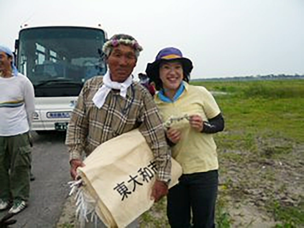 和地ひとみ - 東日本大震災の年に議員の有志でボランティアへ